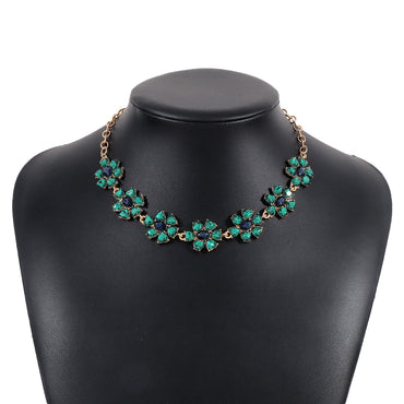 Elegant Sweet Flower Alloy Iron Inlay Rhinestones Women's Necklace