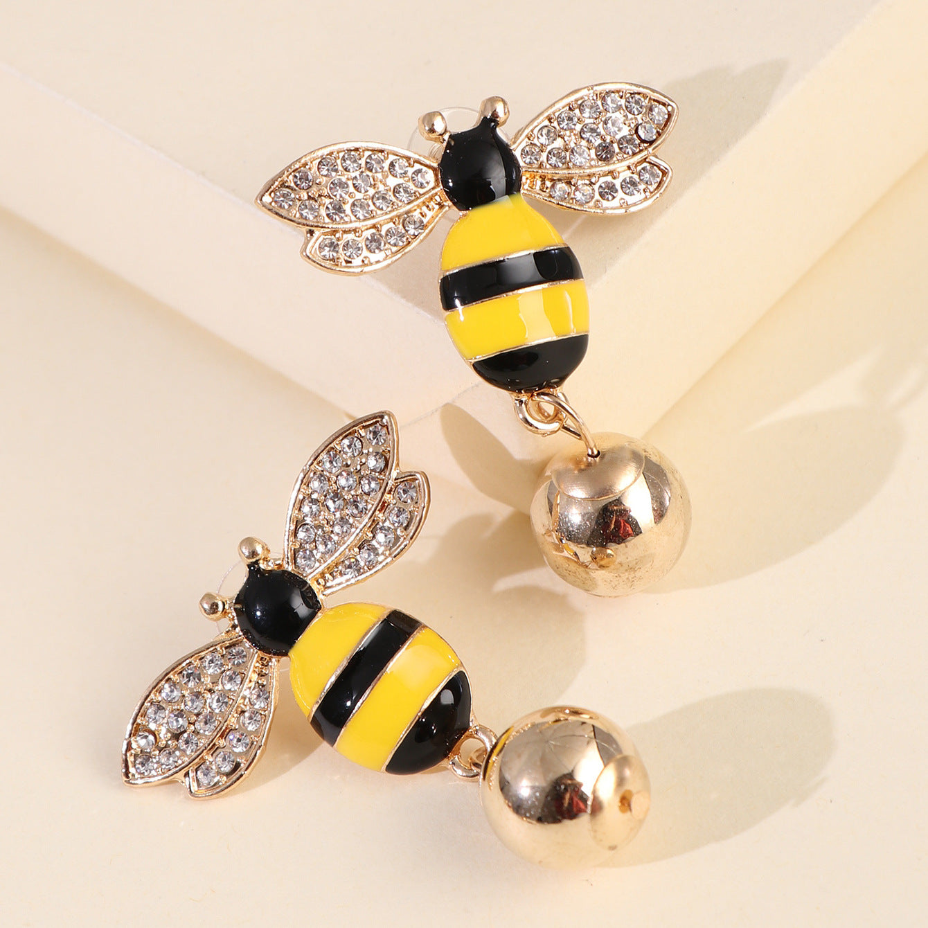 Hot Sales New Symmetrical Earrings Bee Pearl Earrings Ear Jewelry Insect Earrings Korea Wholesale Nihaojewelry