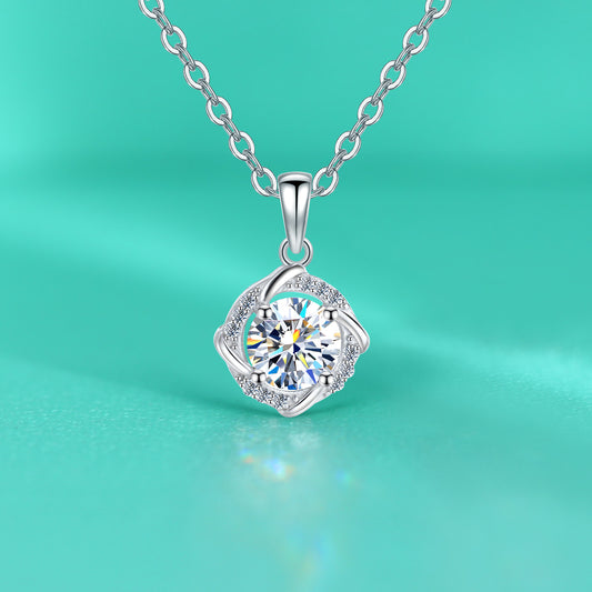 Luxurious Shiny Four Leaf Clover Sterling Silver Moissanite Zircon Pendant Necklace In Bulk