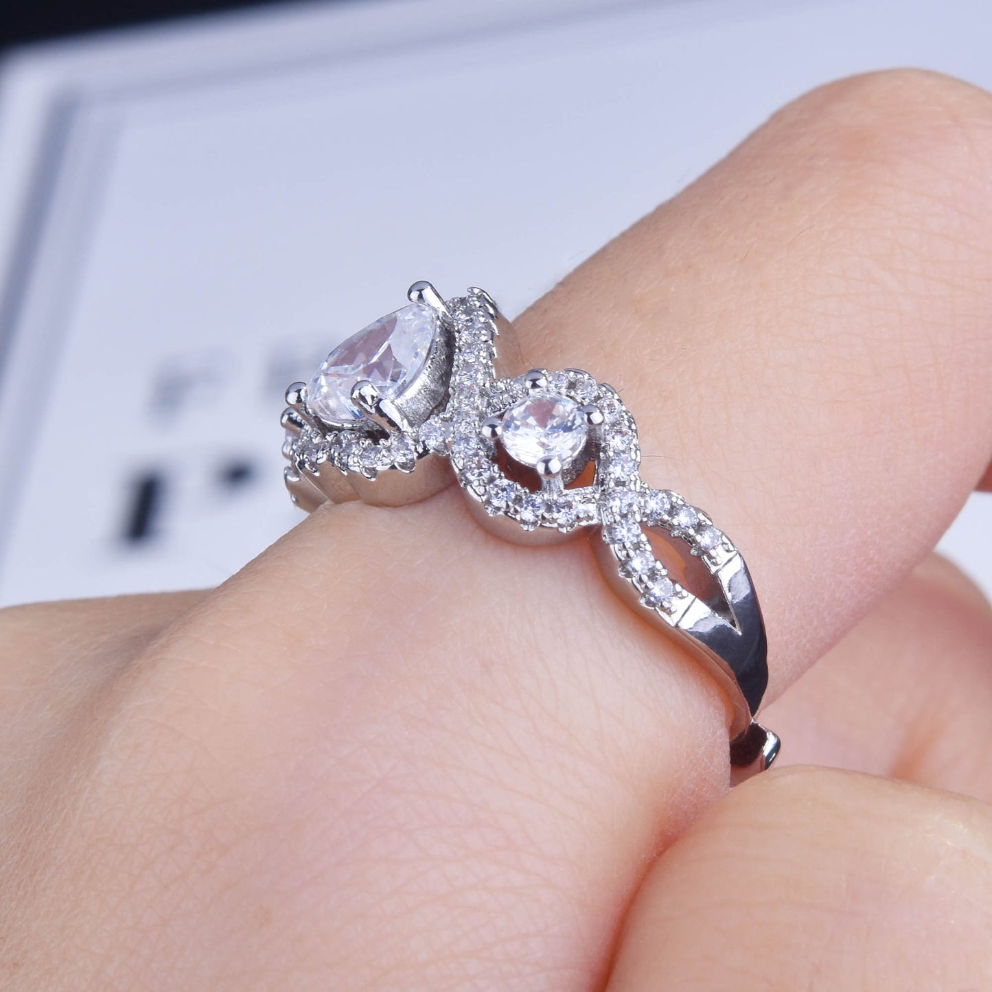 New Niche Design Heart-shaped Ring Inlaid With Diamonds Light Luxury Open Ring Female