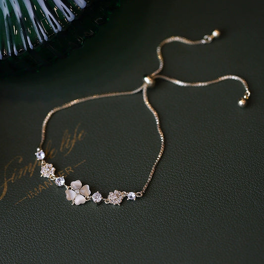 Trendy Women's Light Luxury Copper Heart Shaped Four Leaf Clover Pull Adjustable Flower Bracelet With Electroplating And Flash Diamond