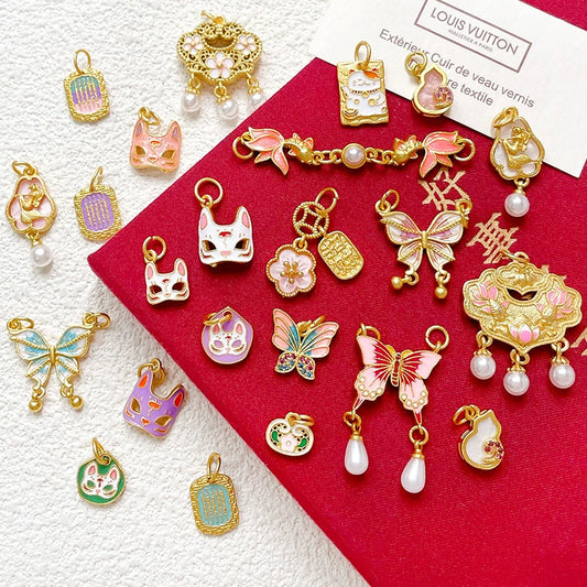 Wholesale Copper Enamel Gold Gilt Pendant With Butterfly Fox And Lotus Pattern For Diy Rope Bracelet Accessories Electroplating Process