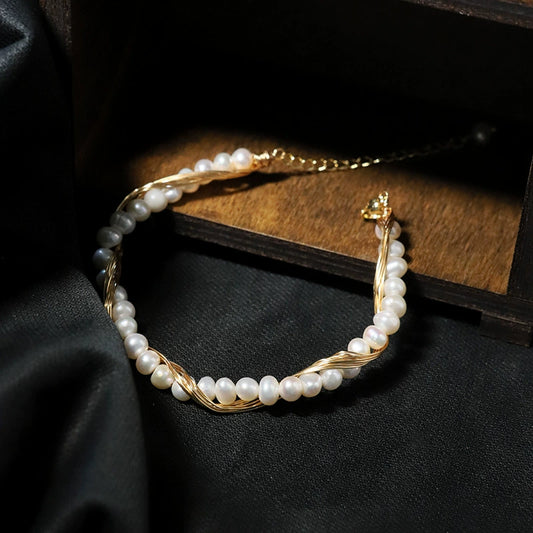 Wholesale Women's Heart Shaped Freshwater Pearl Beaded Copper Bracelet With Geometric Design And Electroplating