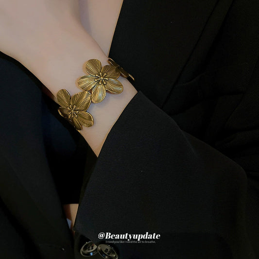 Wholesale Women's Middle Ancient Vintage Flower Open Copper Bracelet With Electroplating