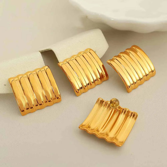 1 Pair Elegant Simple Style Square Titanium Steel Ear Studs