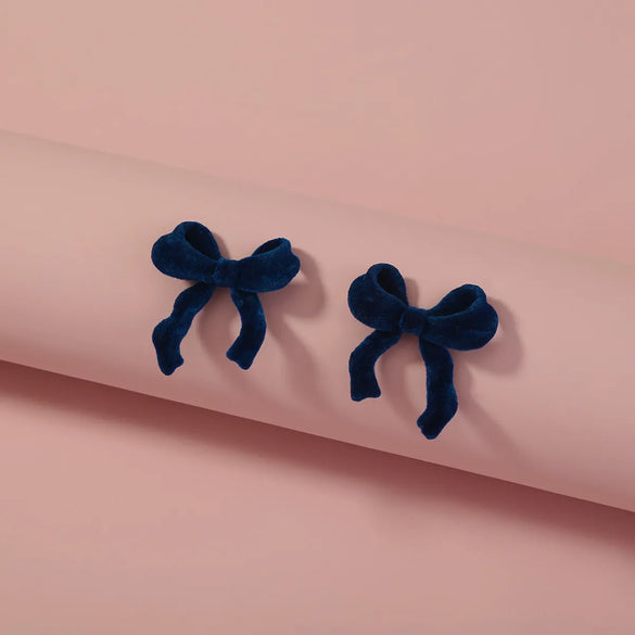1 Pair Elegant Streetwear Heart Shape Bow Knot Plush Iron Ear Studs