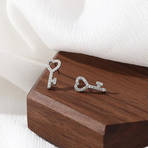 1 Pair Simple Style Heart Shape Key Inlay Sterling Silver Zircon Ear Studs