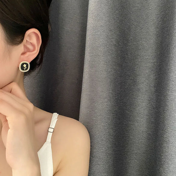 1 Pair Vintage Style Flower Alloy Ear Studs