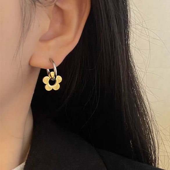 1 Pair Vintage Style Simple Style Flower Plating 304 Stainless Steel 18K Gold Plated Drop Earrings