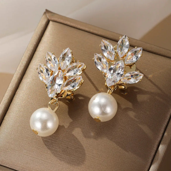 1 Pair Vintage Style Simple Style Snowflake Plating Inlay Brass Artificial Pearls Crystal Drop Earrings