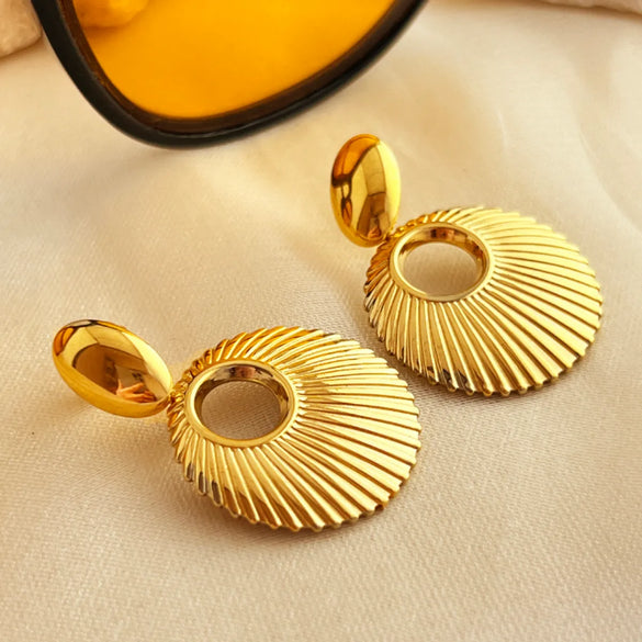 1 Piece Elegant Retro Solid Color Pleated Hollow Out 304 Stainless Steel 18K Gold Plated Drop Earrings