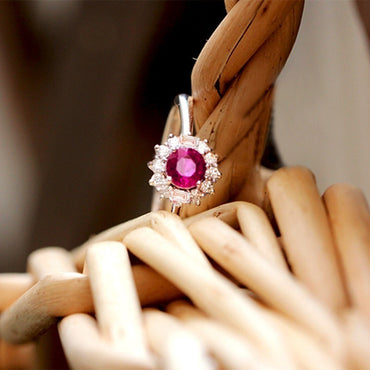 Creative New Retro Red Zircon Ladies Flower Shaped Copper Ring Hand Jewelry