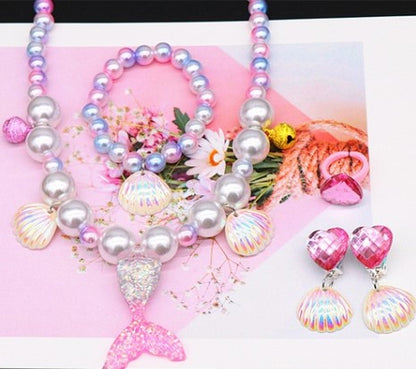 Fashion Fish Tail Resin Beaded Girl's Pendant Necklace 1 Set
