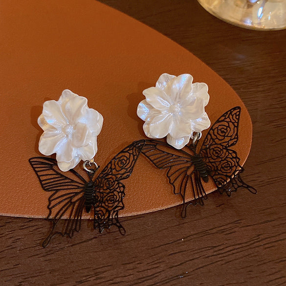 1 Pair Baroque Style Heart Shape Flower Tassel Inlay Alloy Artificial Pearls Rhinestones Drop Earrings