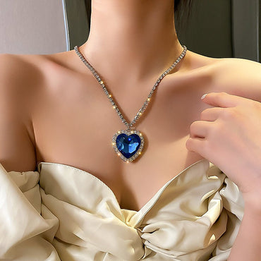 Elegant Luxurious Queen Heart Shape Alloy Zinc Alloy Plating Inlay Artificial Gemstones Rhinestones Gold Plated Women's Pendant Necklace