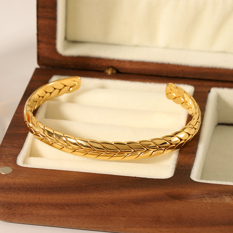 Vintage Style Grain Stainless Steel Plating 18k Gold Plated Bangle