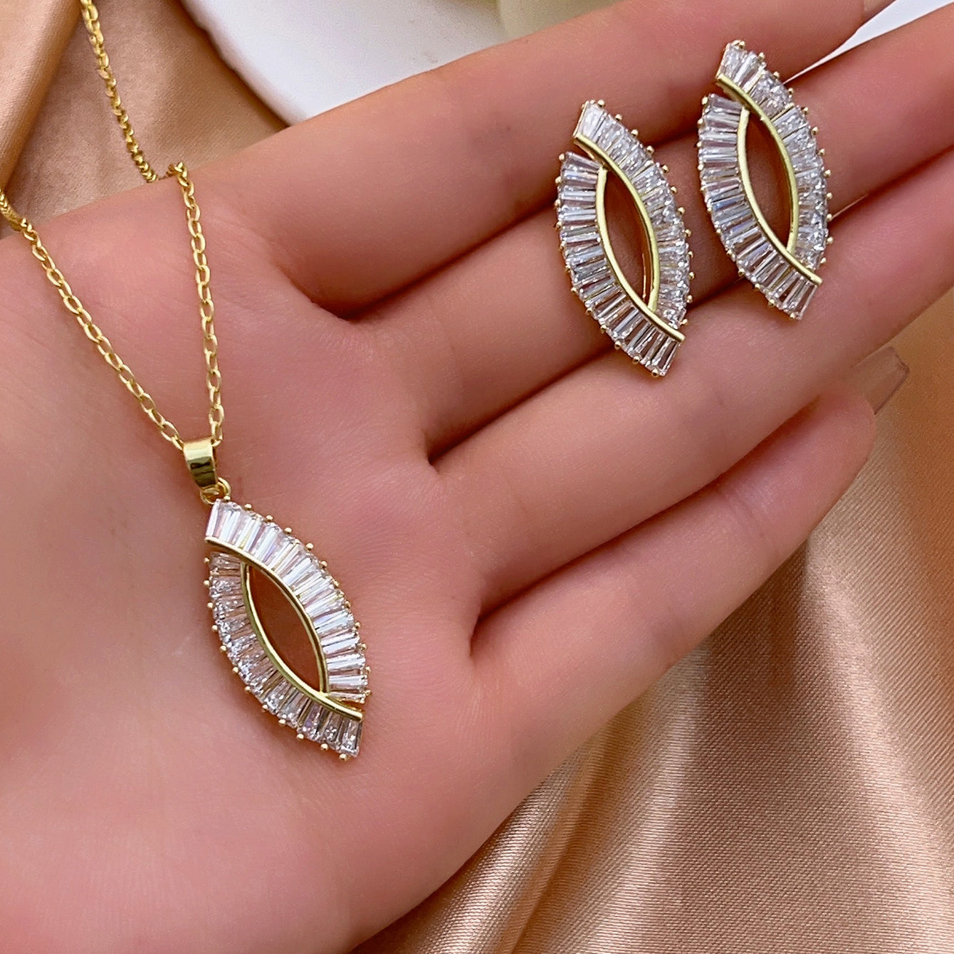 Simple Style Shiny Geometric Copper Plating Inlay Zircon White Gold Plated Gold Plated Earrings Necklace