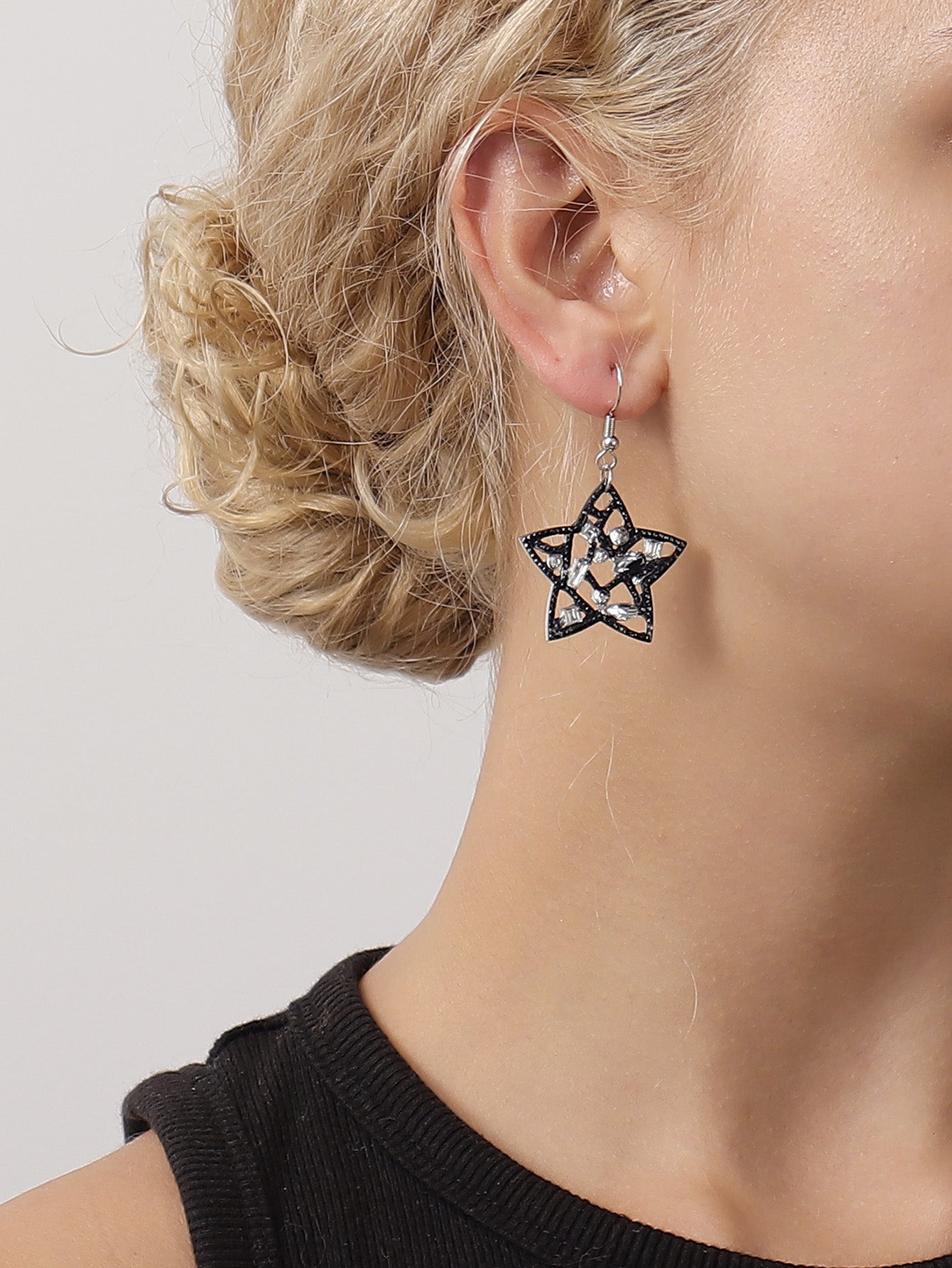 1 Pair Casual Elegant Shiny Star Hollow Out Arylic Drop Earrings