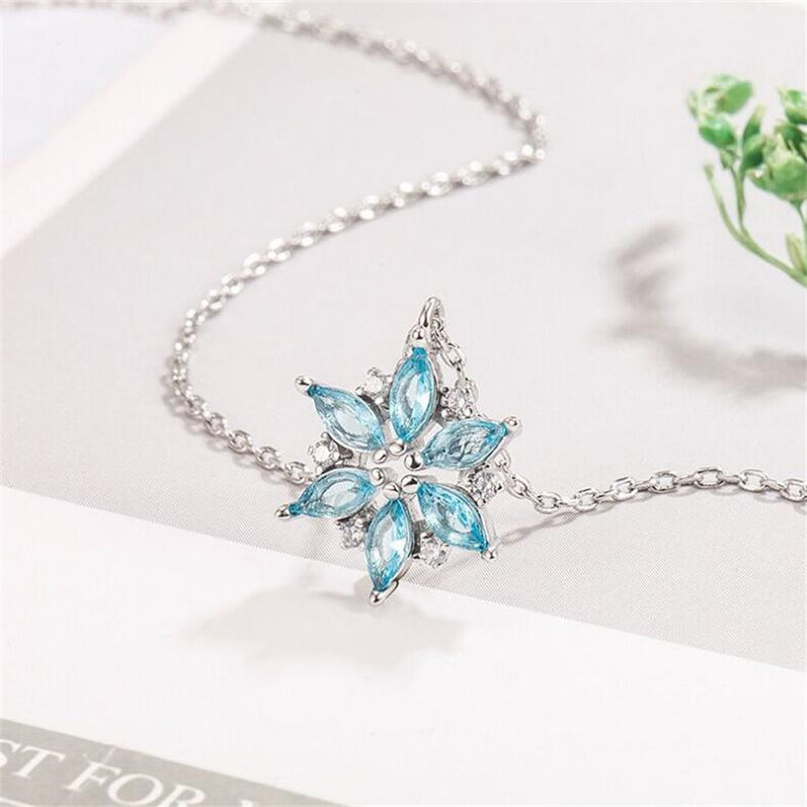 Sweet Simple Style Snowflake Alloy Inlay Rhinestones Women's Pendant Necklace