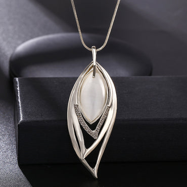 Simple Style Leaf Alloy Glass Copper Inlay Artificial Rhinestones Women's Pendant Necklace