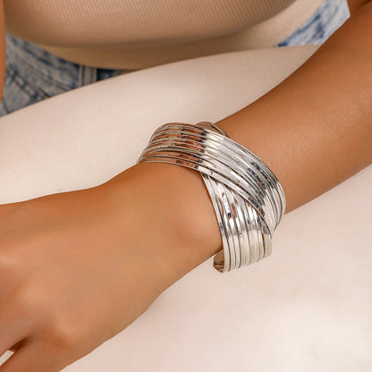 Retro French Style Simple Style Irregular Round Stripe Iron Irregular Round Thick Women's Wristband
