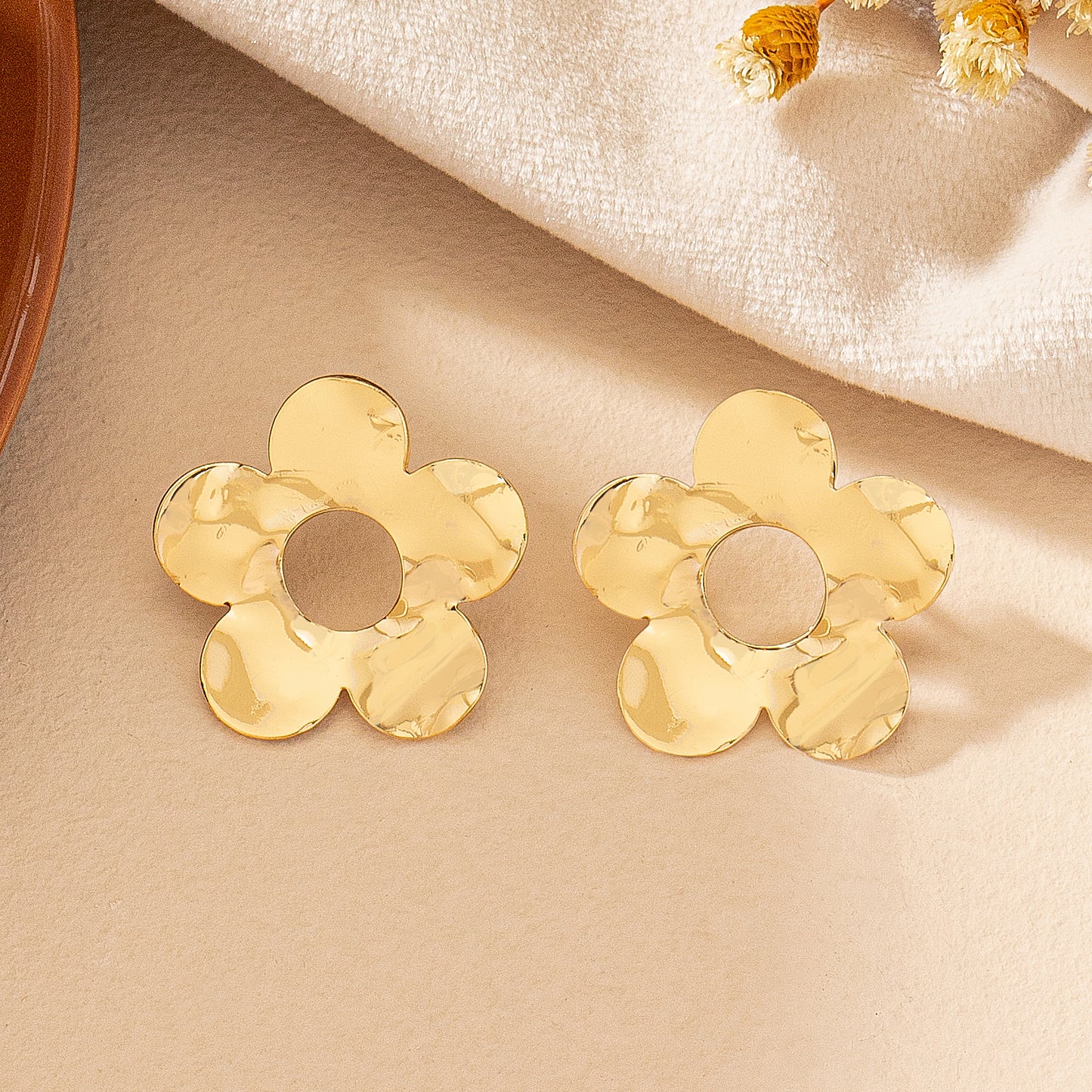 1 Pair Ig Style Elegant Flower Plating Iron Gold Plated Ear Studs