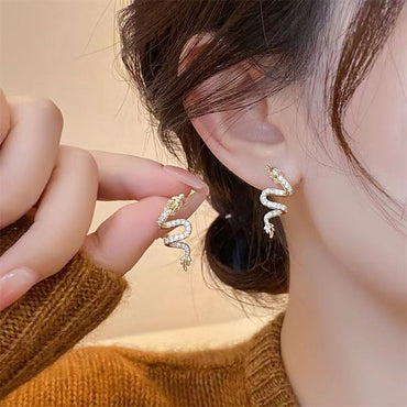 1 Pair Romantic Simple Style Dragon Plating Inlay Alloy Rhinestones Gold Plated Silver Plated Ear Studs