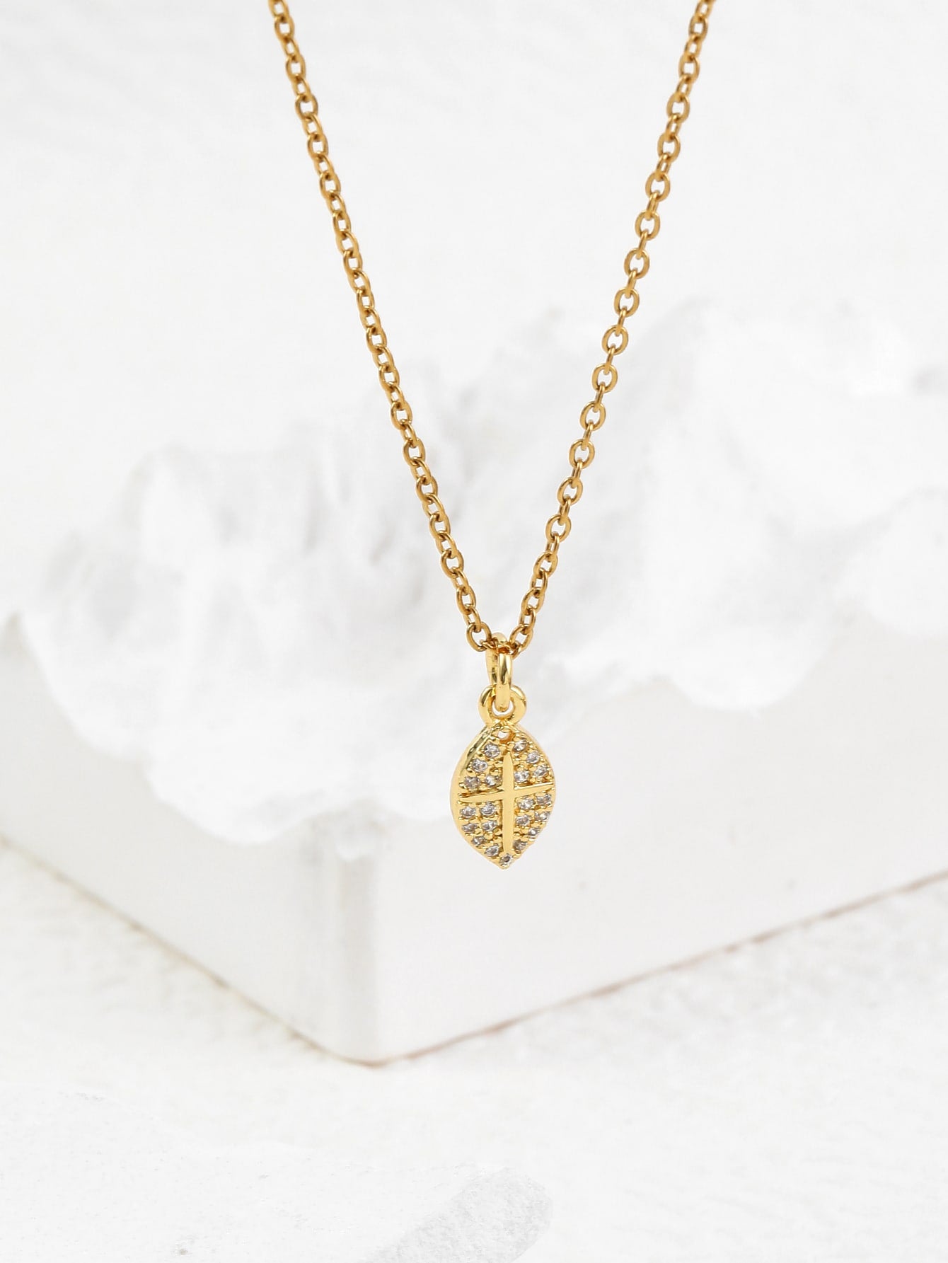 Copper 18K Gold Plated Simple Style Cross Leaf Maple Leaf Enamel Inlay Zircon Pendant Necklace
