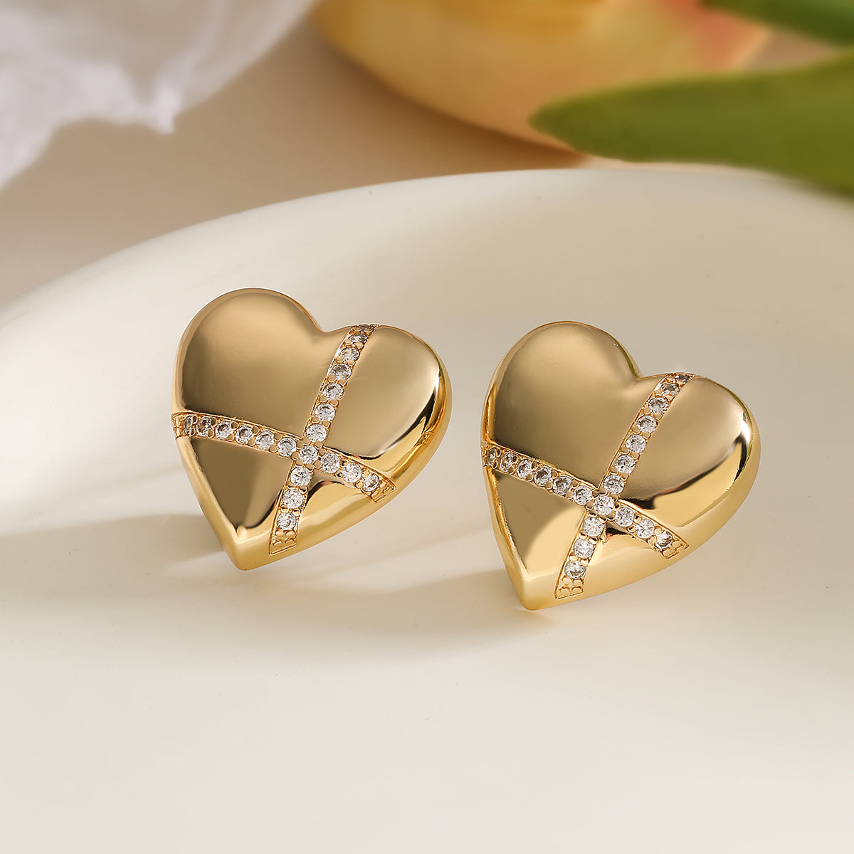 1 Pair Retro Simple Style Commute Heart Shape Inlay Copper Zircon 18K Gold Plated Ear Studs