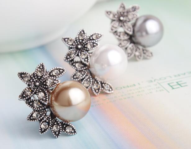 Super Vintage Pearl Five Leaf Flower Shell Pearl Earrings Stud Earrings