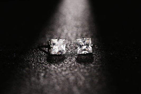 New Fashion Crown Diamond Copper Plated White Gold Four-claw Crystal Stud Earrings For Women Wholesale