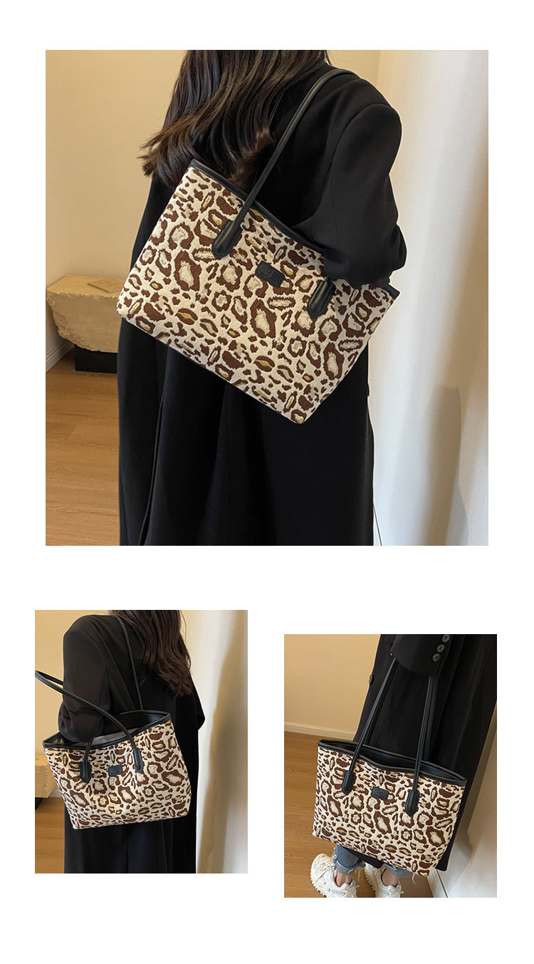 Women's Large All Seasons Flannel Leopard Classic Style Square Zipper Handbag