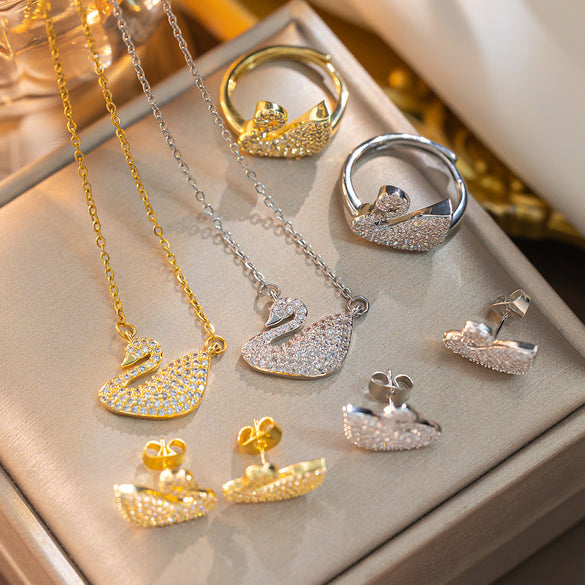 Moderate Luxury Quadrilateral Geometric Heart Titanium Steel 18K Gold Plated Necklaces