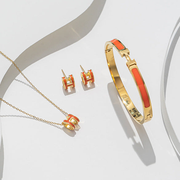 Moderate Luxury Quadrilateral Geometric Heart Titanium Steel 18K Gold Plated Necklaces