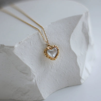 Elegant Heart Shape Titanium Steel Inlay Shell Pendant Necklace
