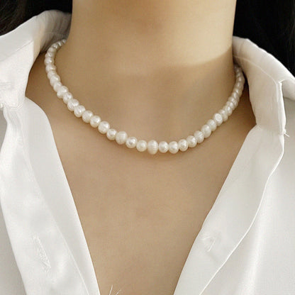 Luxurious Geometric Pearl Beaded Necklace