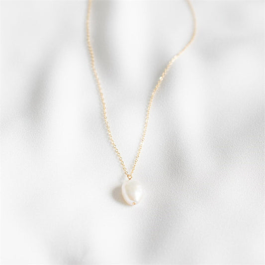 Cross-border new simple freshwater pearl necklace Fashionable and simple temperament women's copper-plated 14K real gold clavicle chain