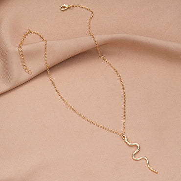 Cross-border European and American fashion personality temperament simple and versatile rose gold snake pendant necklace
