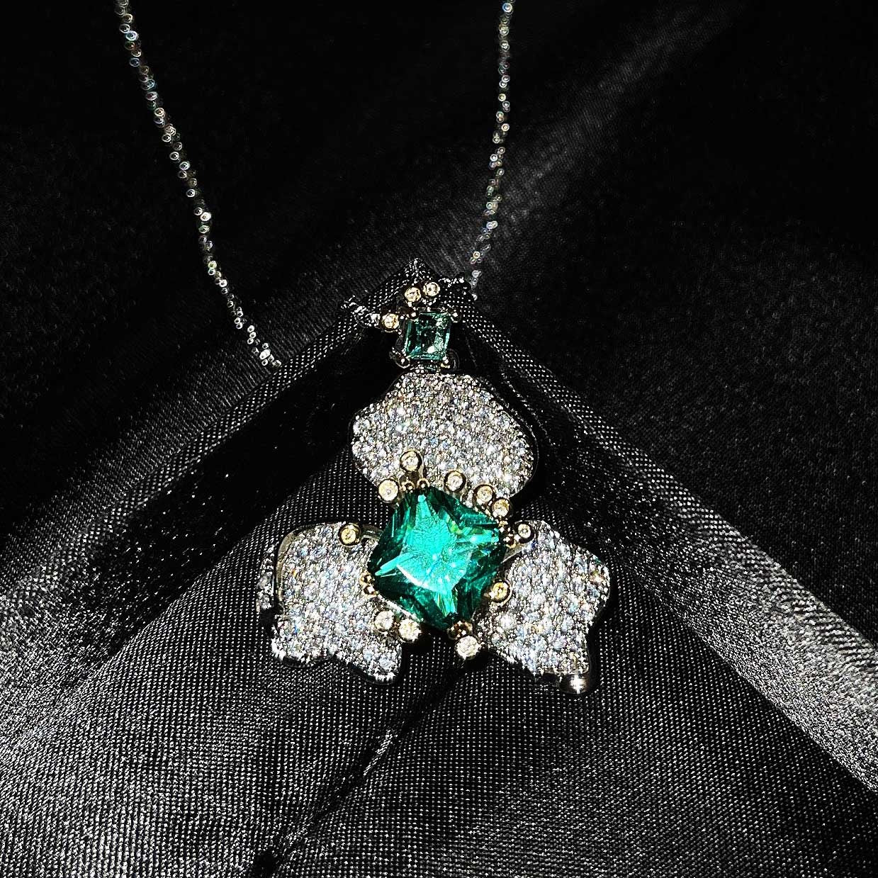 High-end Jewelry Flower Stud Earrings Dignified Generous Style Fashion Green Imitation Emerald Ring High-grade Necklace Set For Women