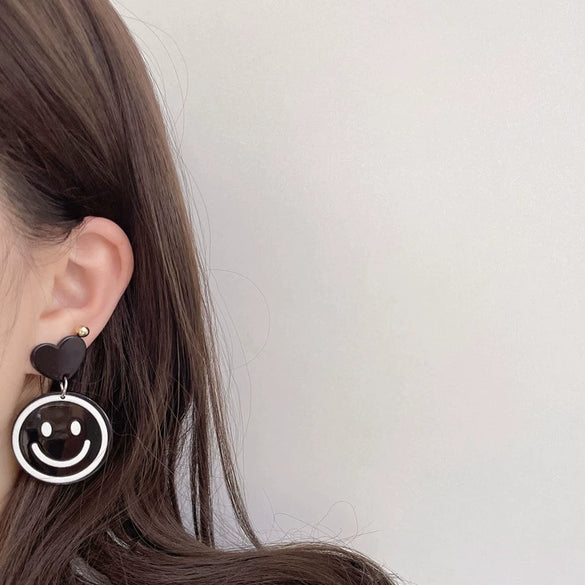 Acrylic Black And White Plaid Geometric Ear Clip Earrings With Heart And Smiley Face Design For Women Retro Sweet Style