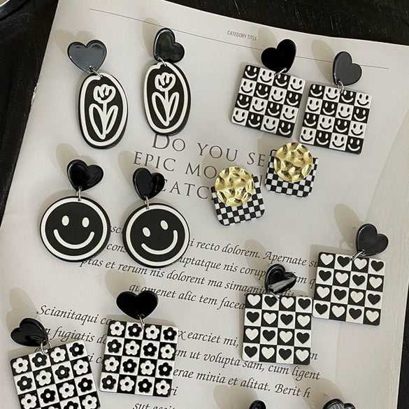 Acrylic Black And White Plaid Geometric Ear Clip Earrings With Heart And Smiley Face Design For Women Retro Sweet Style