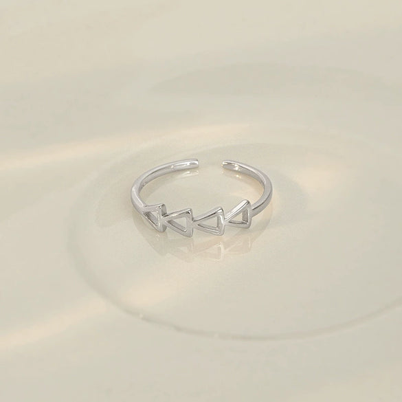 Adjustable Silver Triangle Ring With Simple Geometric Design And Electroplated Finish For Women And Unisex Niche Fashion Jewelry