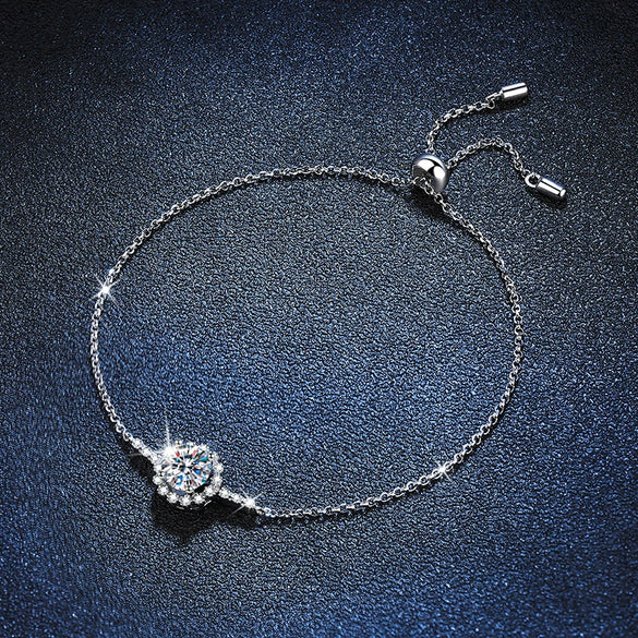 Adjustable Women's S925 Sterling Silver Daisy Bracelet With Platinum Plated Moissanite And Electroplating Treatment