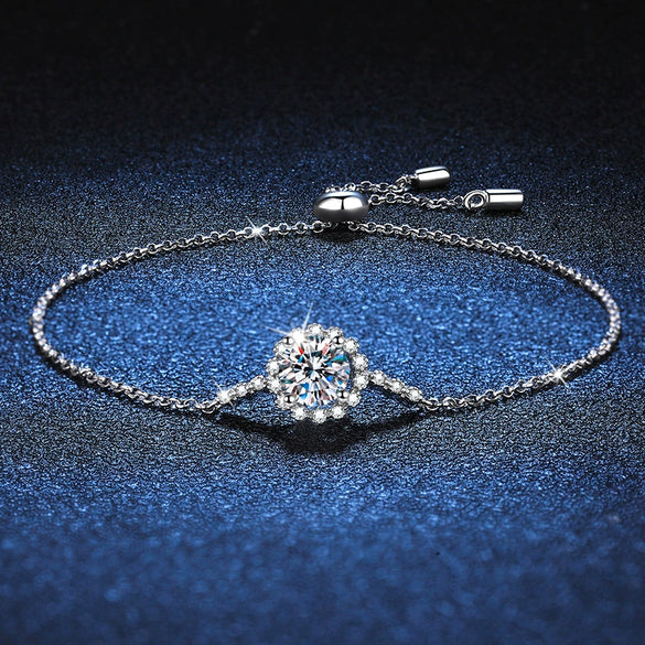 Adjustable Women's S925 Sterling Silver Daisy Bracelet With Platinum Plated Moissanite And Electroplating Treatment