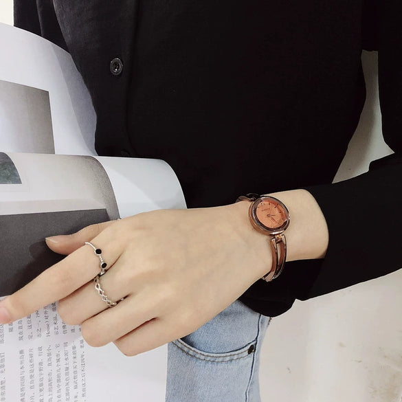 Allmatch Elegant Retro Metal Quartz Bracelet Watch For Female With Round Dial And Stainless Steel Strap