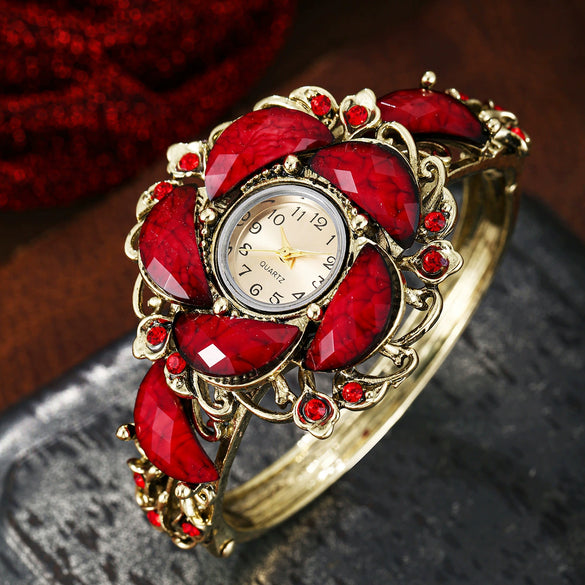 Alloy Bracelet Quartz Watch For Women Fashion Round Dial Moon Curved Edge Diamondencrusted