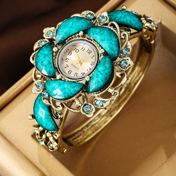 Alloy Bracelet Quartz Watch For Women Fashion Round Dial Moon Curved Edge Diamondencrusted