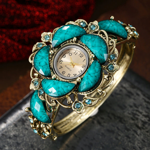 Alloy Bracelet Quartz Watch For Women Fashion Round Dial Moon Curved Edge Diamondencrusted