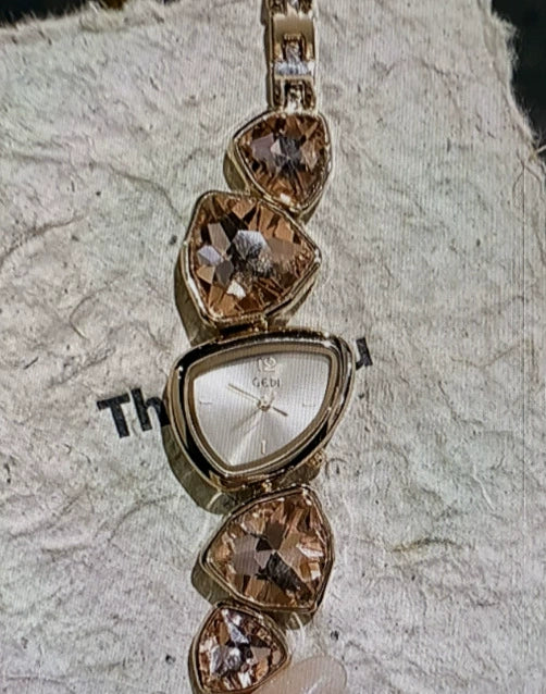 Alloy Bracelet Watch Irregular Crystal Strap Light Luxury Fashion Design
