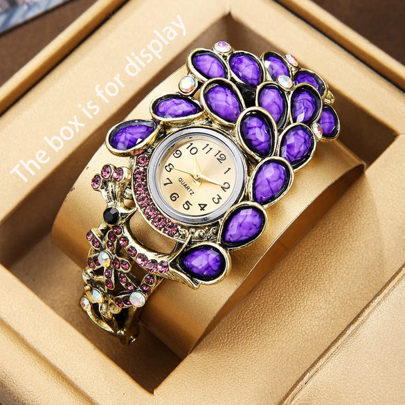 Alloy Bracelet Watch Women's Fashion Round Dial Diamondencrusted Peacock Quartz Hollow Design